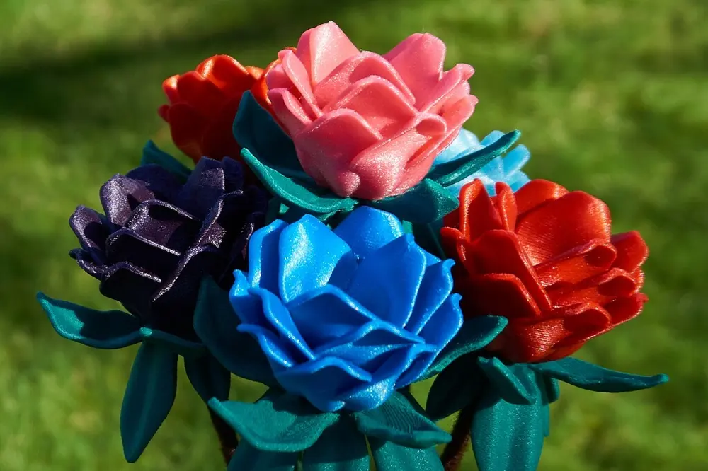 3D printed and painted flowers